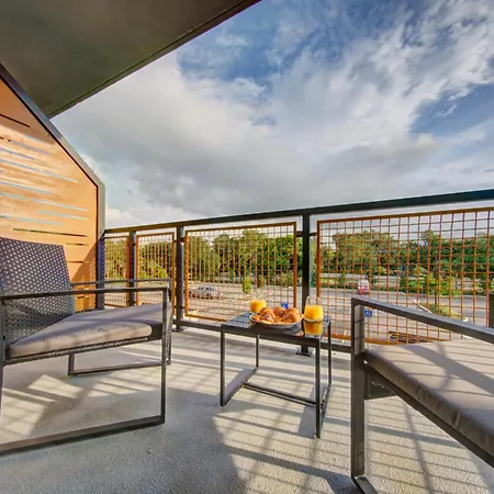 Sejur At Koosh Living Davie Exterior photo