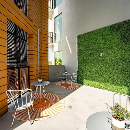 Sejur At Koosh Living Davie Exterior photo