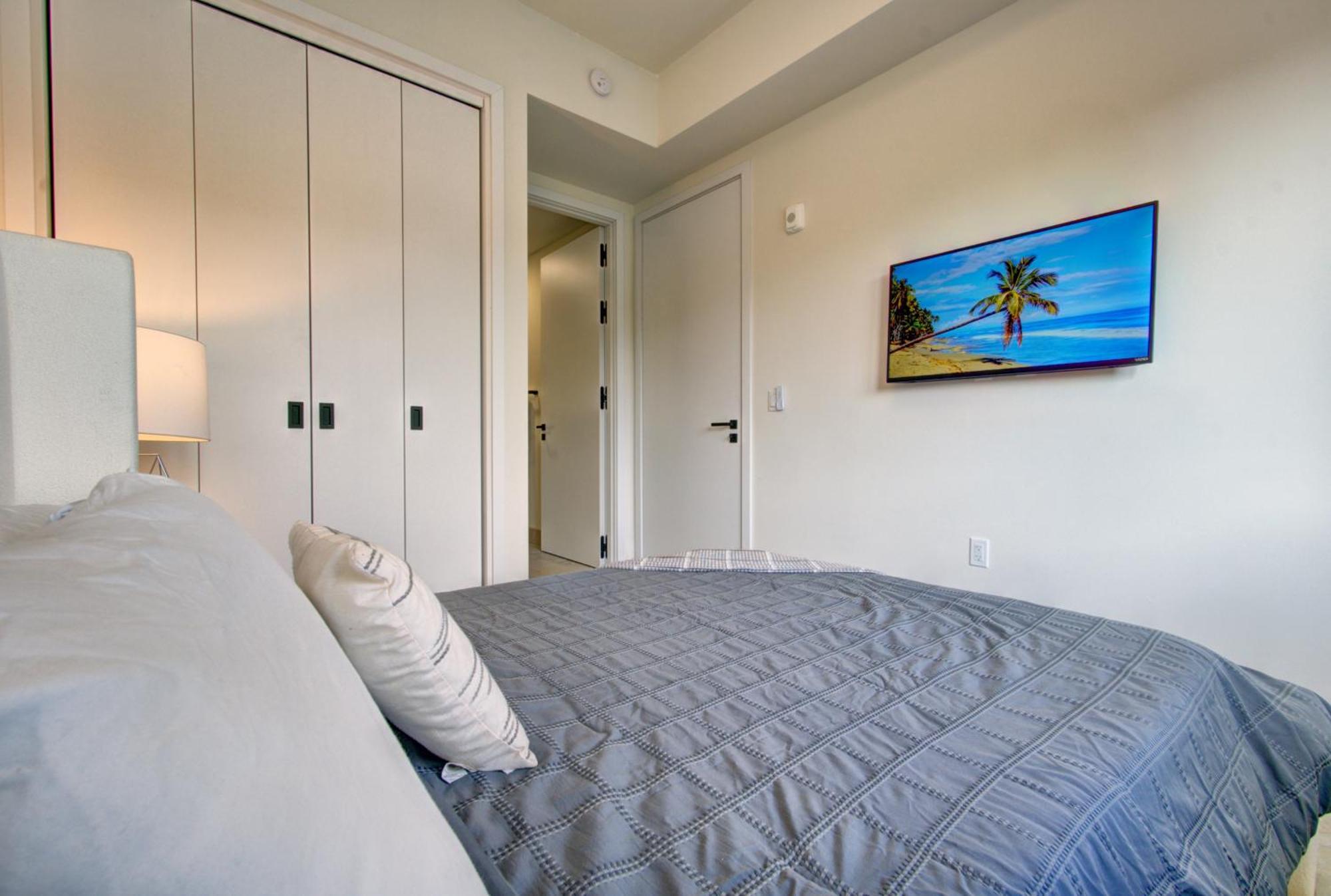At Koosh Living Apartment Davie